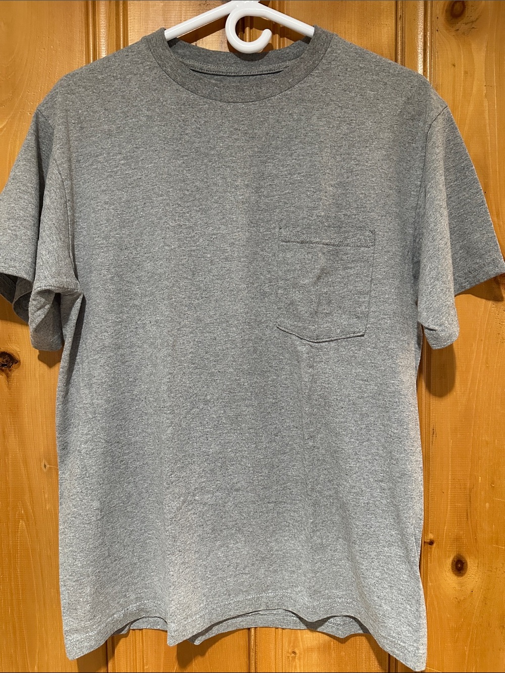 Men's Short-Sleeve Pocket Tee in Gray
